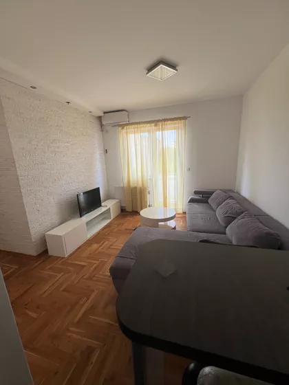 Miljana Miljanića | 4zida.rs