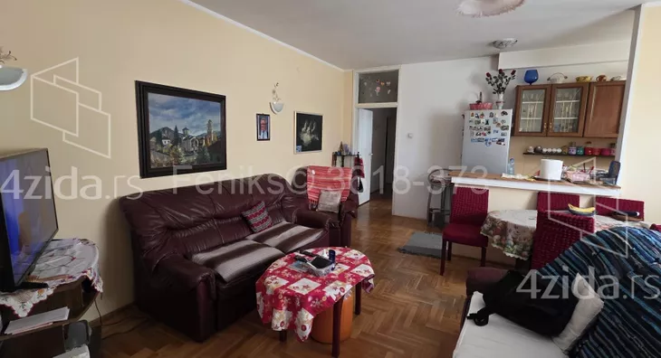 Sedmosoban stan | 4zida