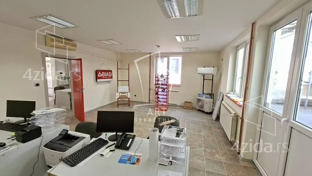 Poslovni prostor | 4zida