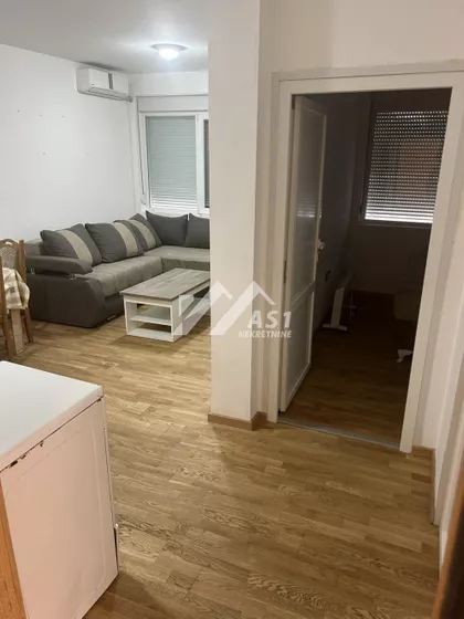 Milana Kerca | 4zida.rs