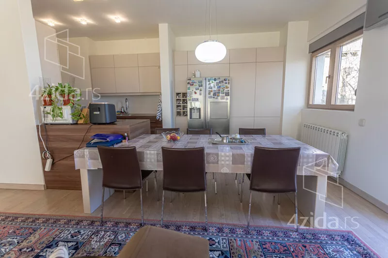 Šestosoban stan | 4zida