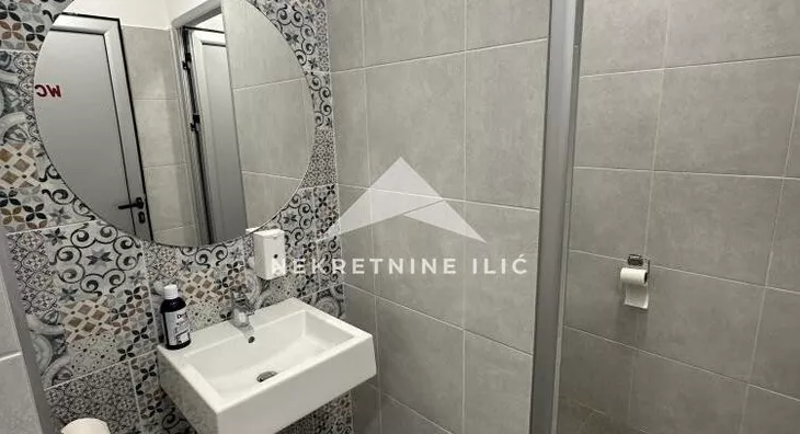 Poslovna zgrada | 4zida