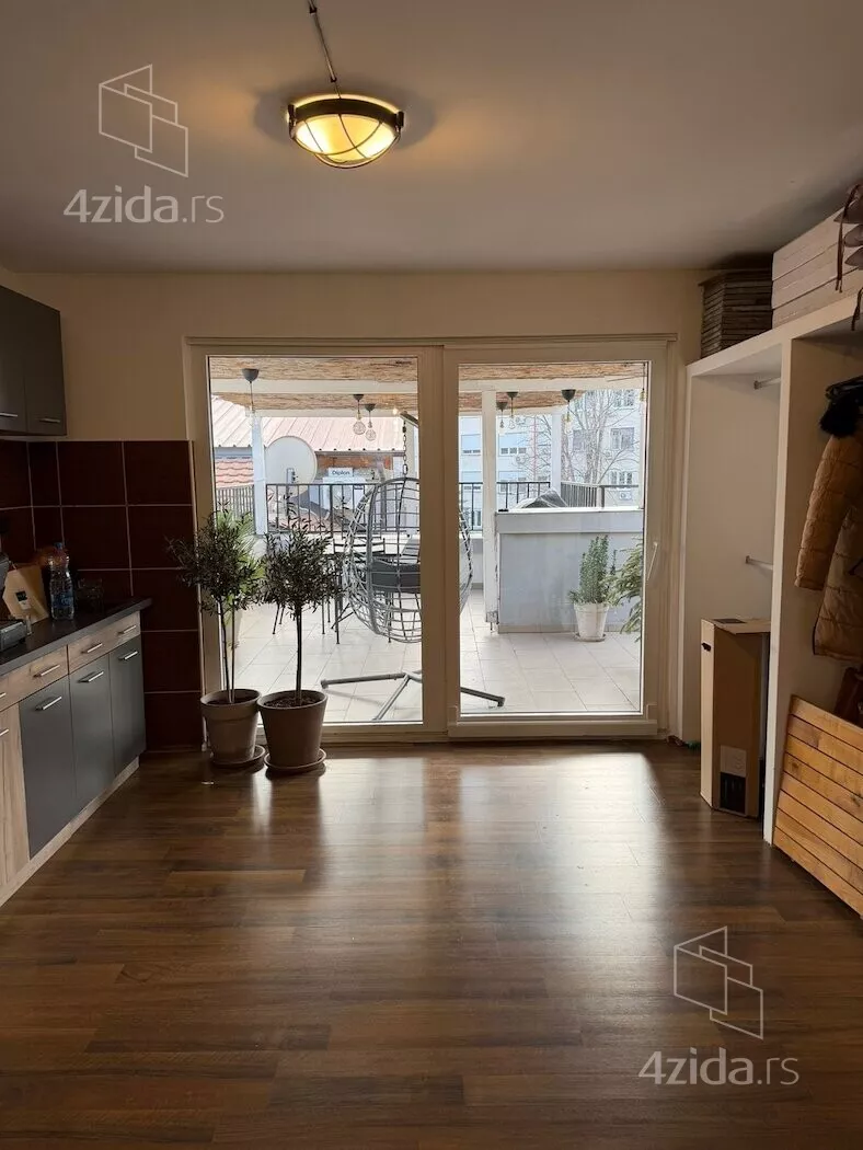 Troiposoban stan | 4zida