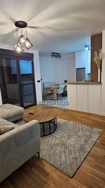 Jovana Popovića | 4zida.rs