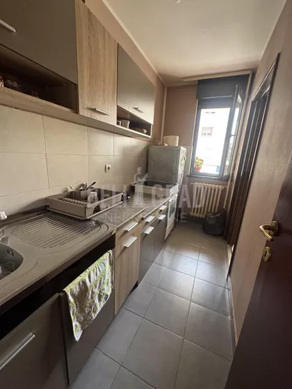 Komovska | 4zida.rs