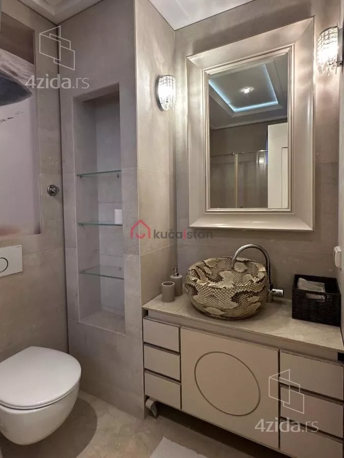 Četvoroiposoban stan | 4zida