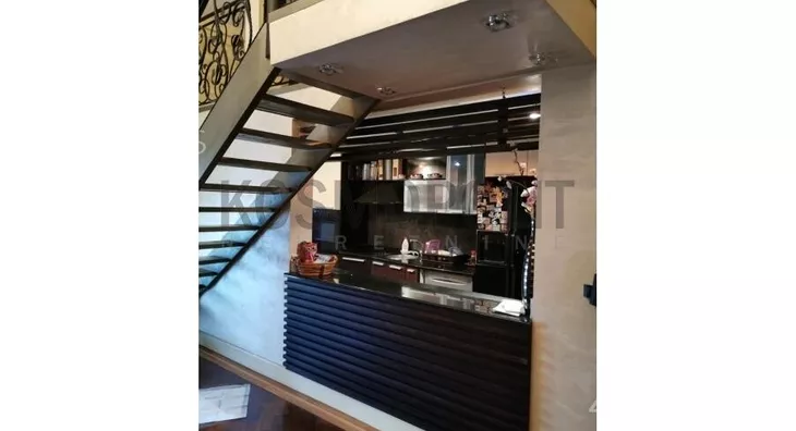 Šestosoban stan | 4zida