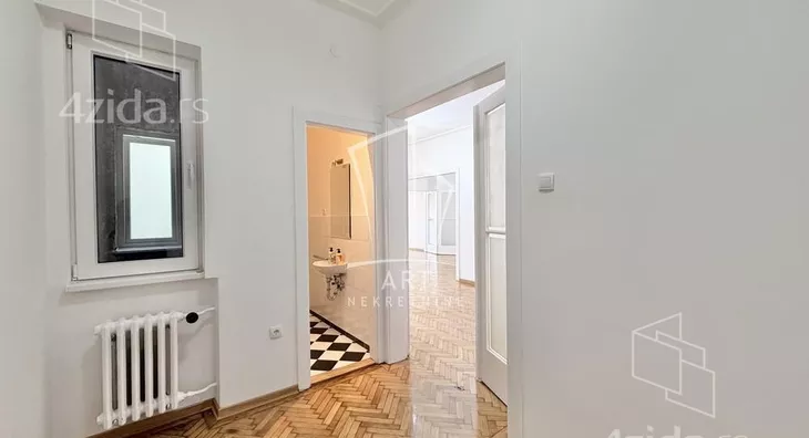 Četvoroiposoban stan | 4zida