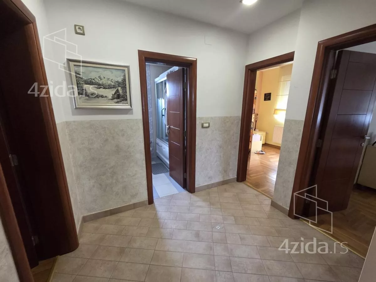 Petosoban stan | 4zida