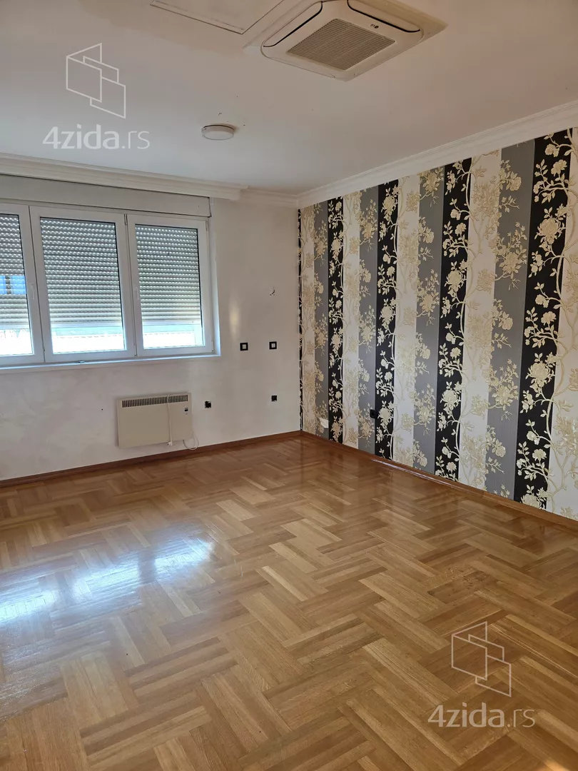 Šestosoban stan | 4zida