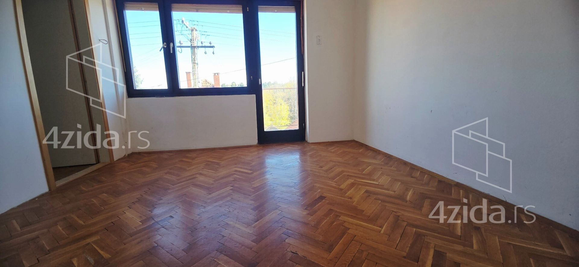 Maja, 400 m²
