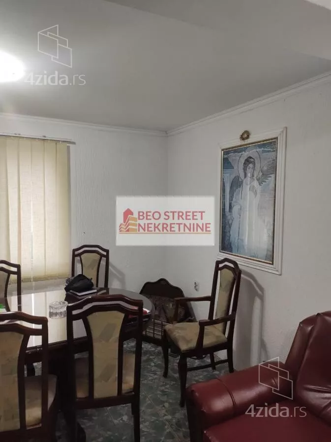 Poslovna zgrada | 4zida