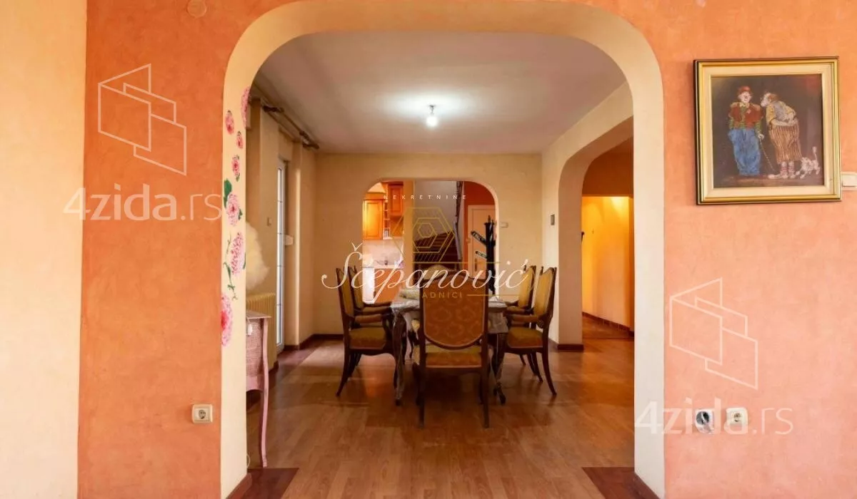 Petosoban stan | 4zida