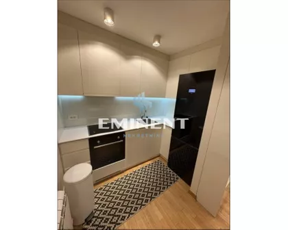 Mike Alasa | 4zida.rs