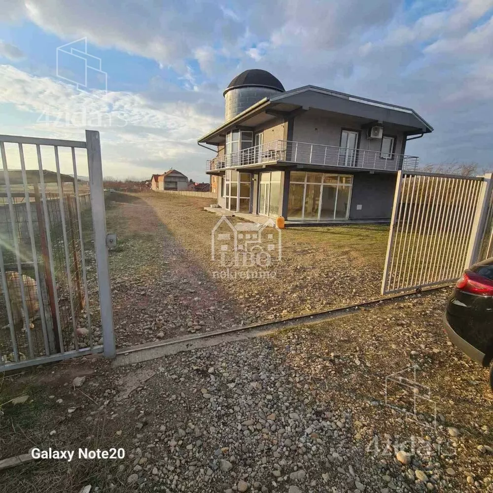 Poslovna zgrada | 4zida