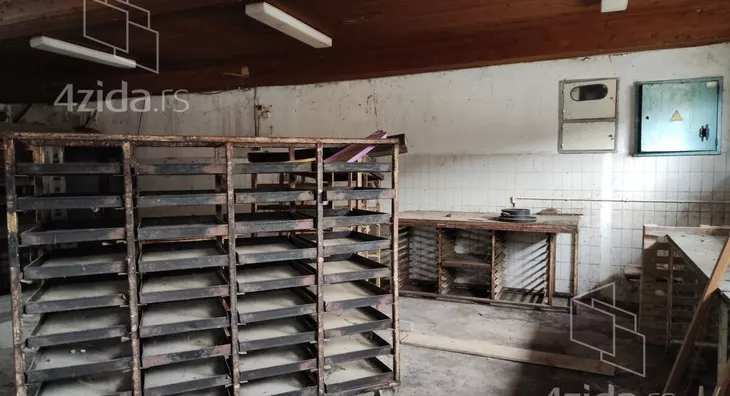 Poslovna zgrada | 4zida