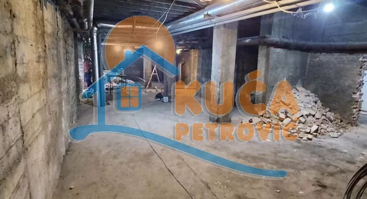 Lokal | 4zida