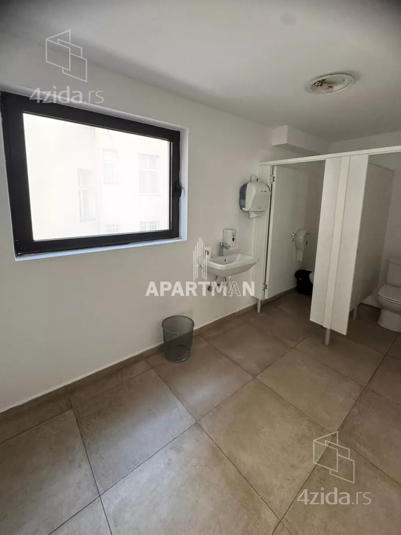 Poslovna zgrada | 4zida