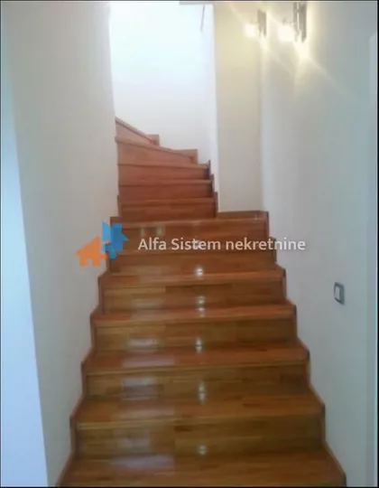 Autokomanda | 4zida.rs