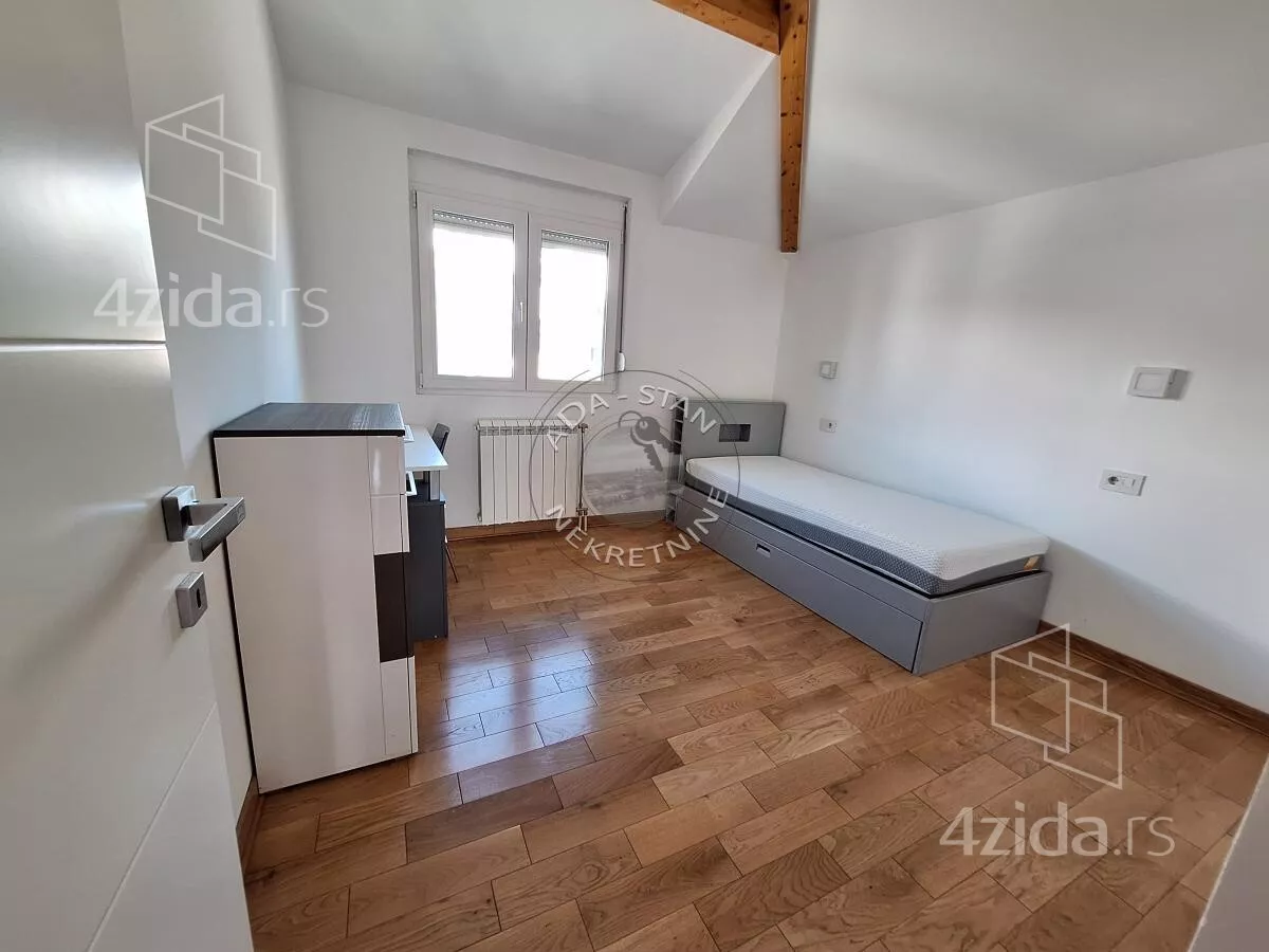 Četvoroiposoban stan | 4zida