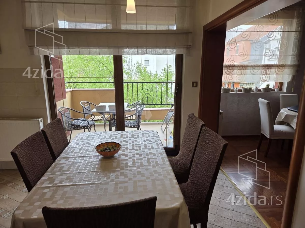 Petosoban stan | 4zida