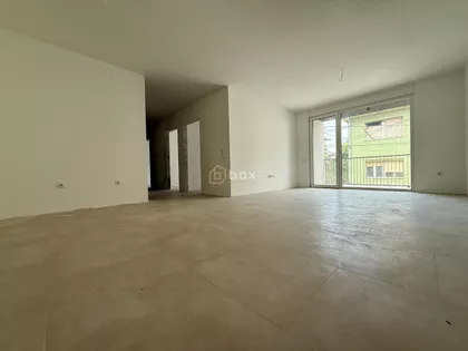 Crveni Pevac | 4zida.rs