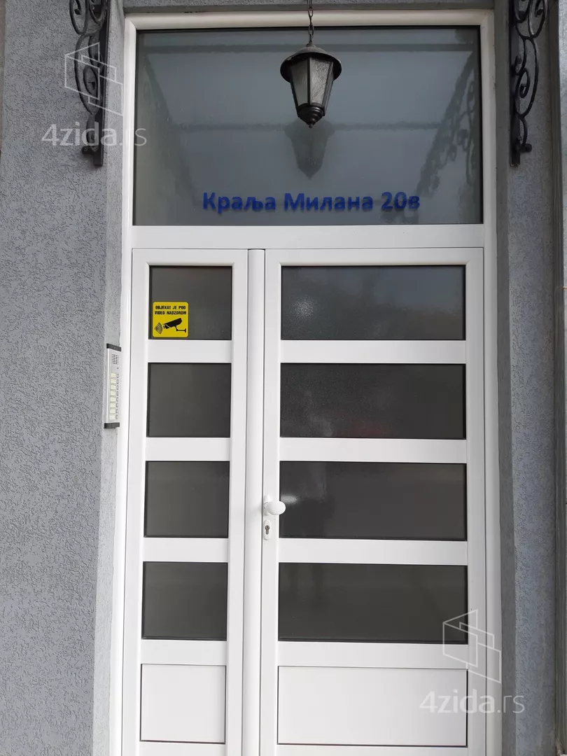 Četvoroiposoban stan | 4zida