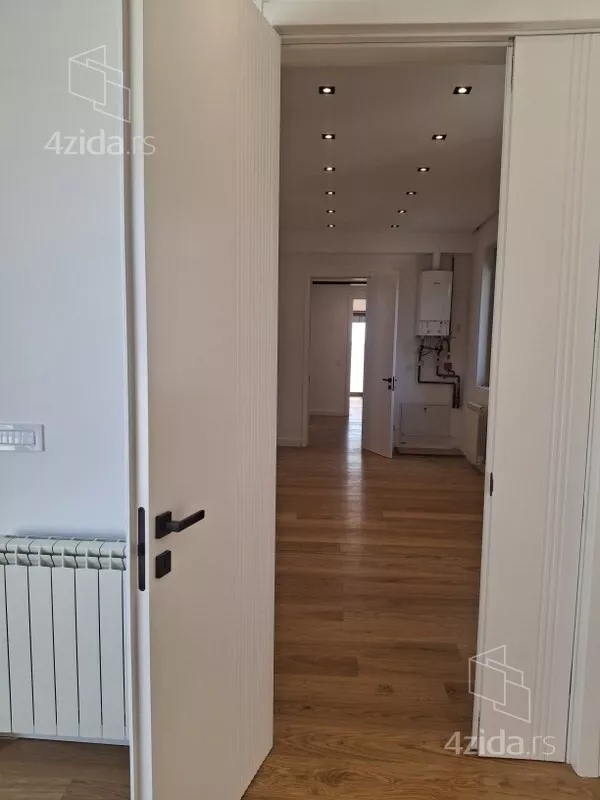 Šestosoban stan | 4zida
