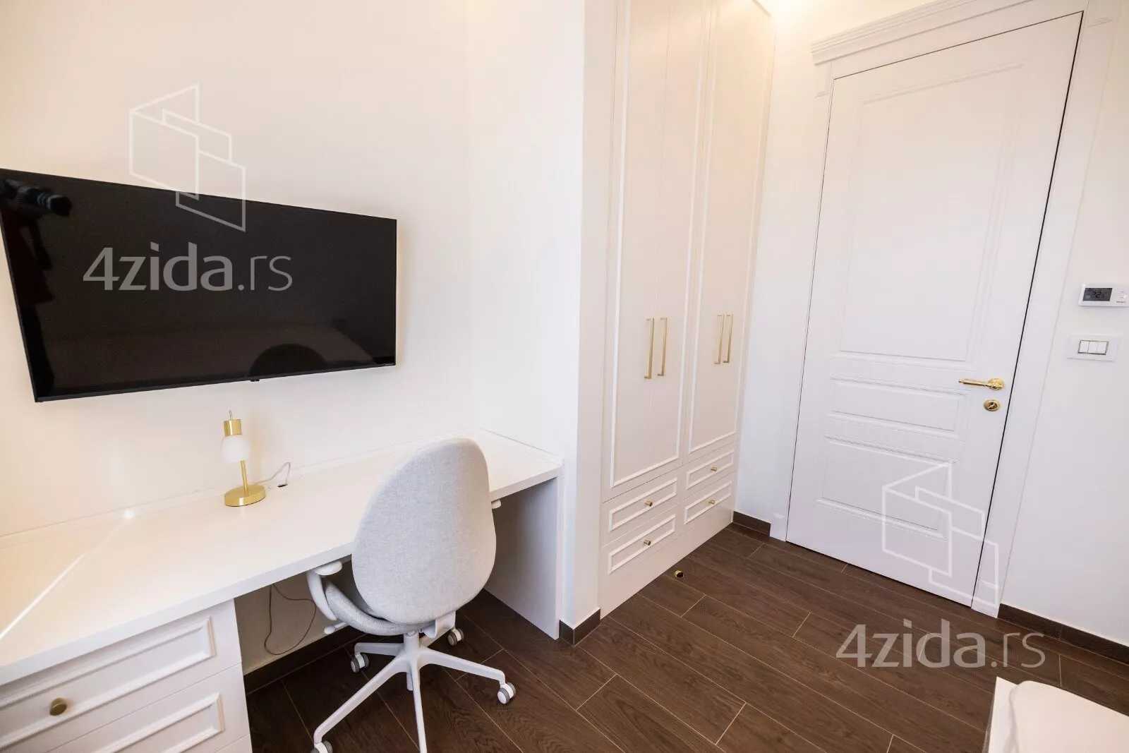 Petosoban stan | 4zida