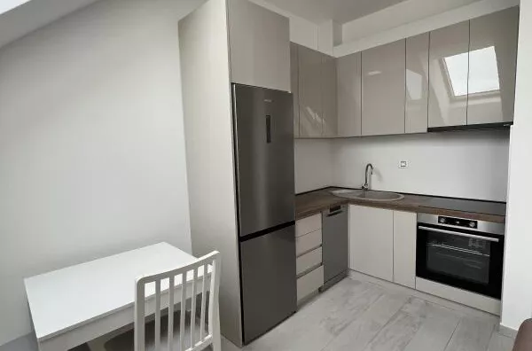 Šestosoban stan | 4zida