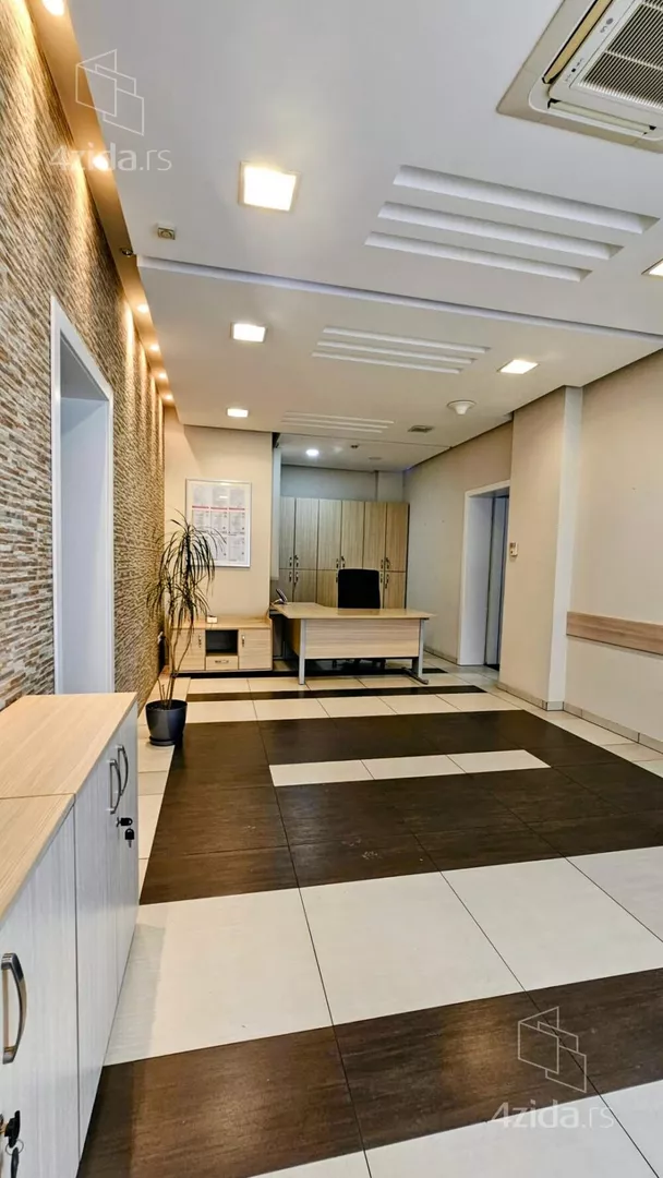 Poslovna zgrada | 4zida