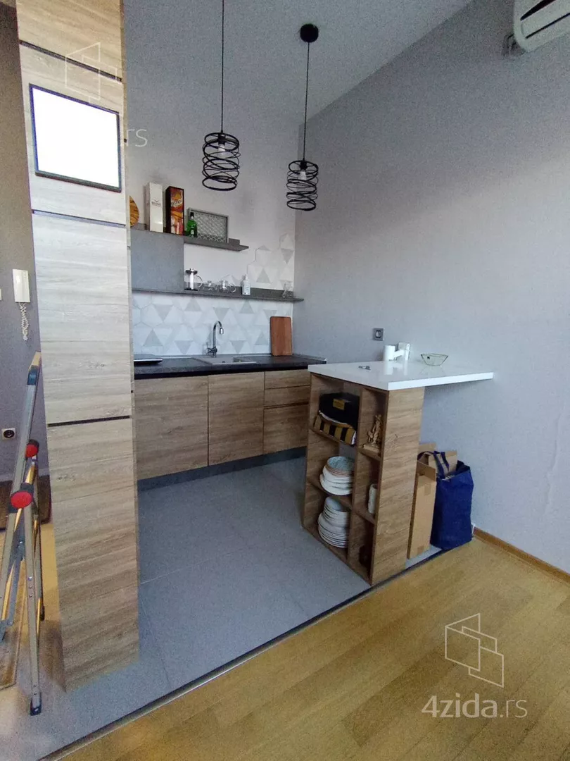 Četvoroiposoban stan | 4zida