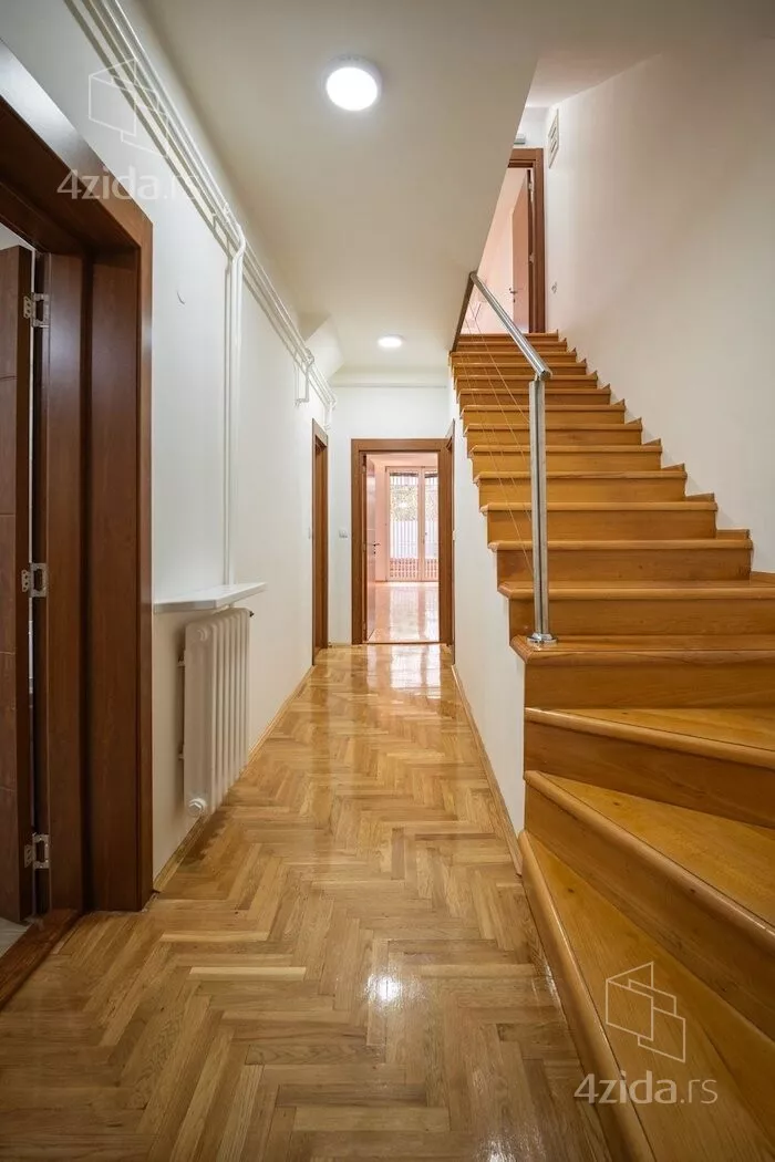 Šestosoban stan | 4zida