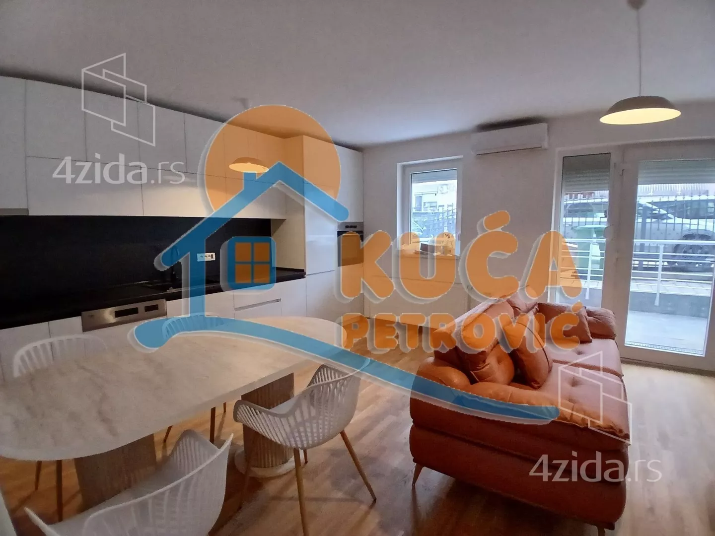 Dvoiposoban stan | 4zida