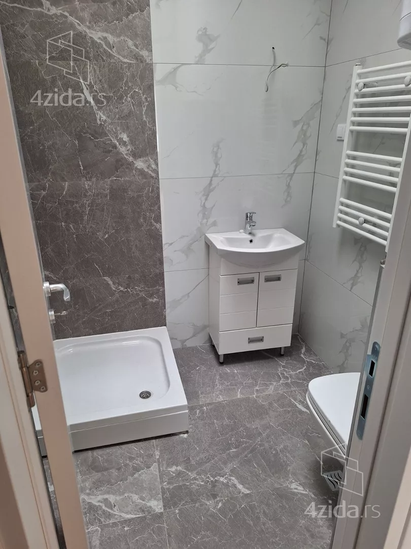 Šestosoban stan | 4zida