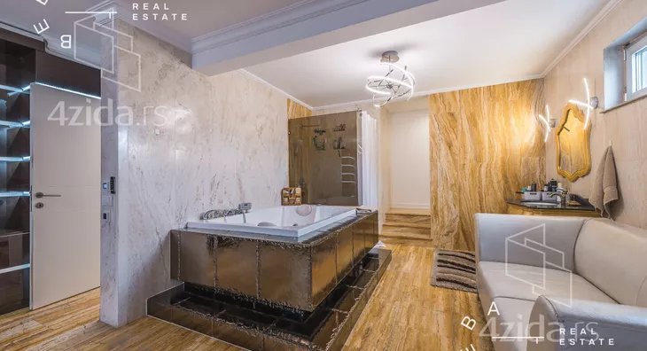 Šestosoban stan | 4zida