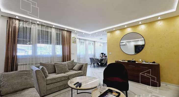 Petosoban stan | 4zida