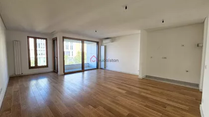 Pravni fakultet - Vračar | 4zida.rs