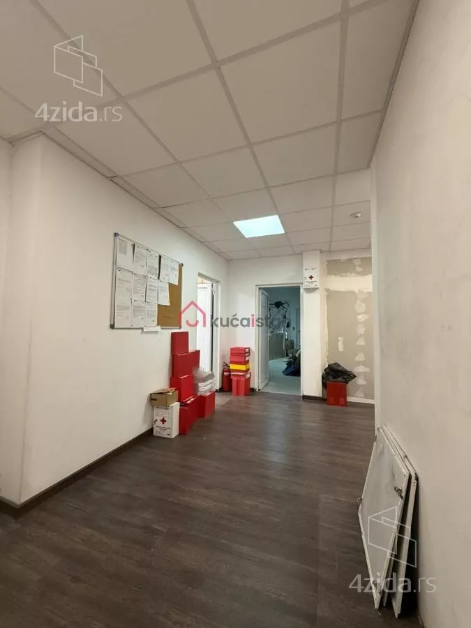 Poslovna zgrada | 4zida