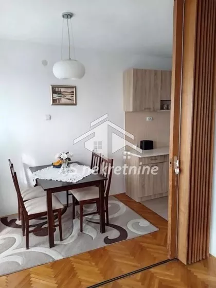 Crveni Krst Vračar | 4zida.rs