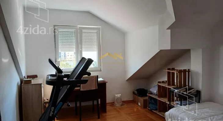 Četvoroiposoban stan | 4zida