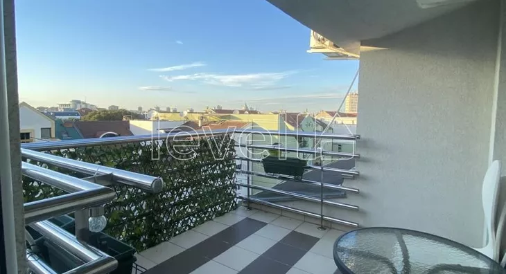 Šestosoban stan | 4zida