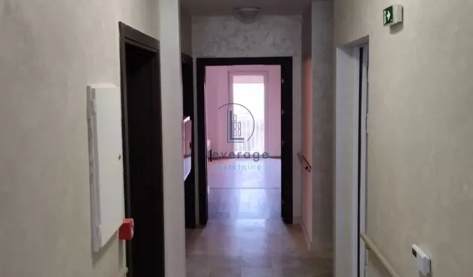 Poslovna zgrada | 4zida