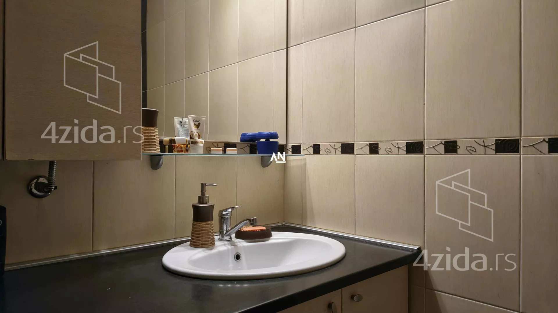 Šestosoban stan | 4zida