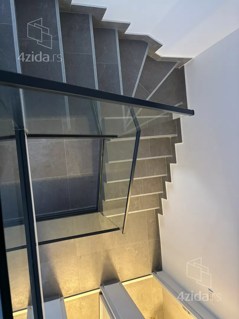Lokal | 4zida