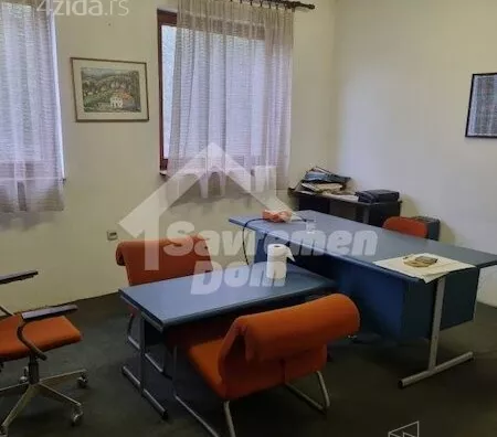 Poslovna zgrada | 4zida