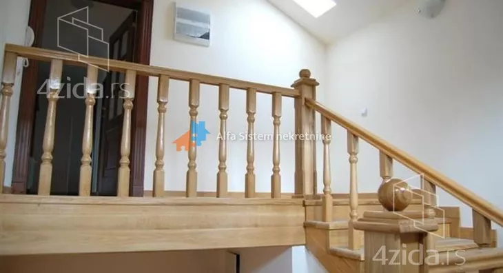 Šestosoban stan | 4zida