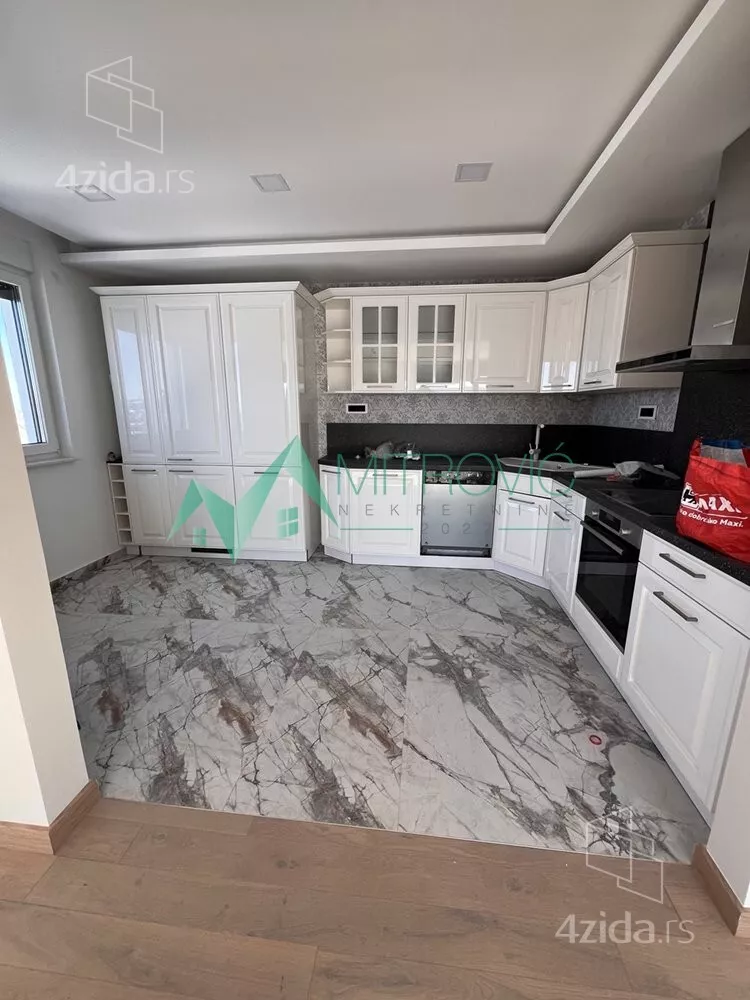 Šestosoban stan | 4zida