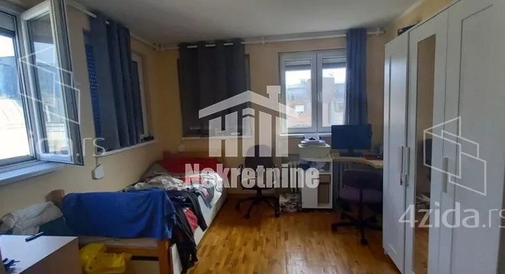 Četvoroiposoban stan | 4zida