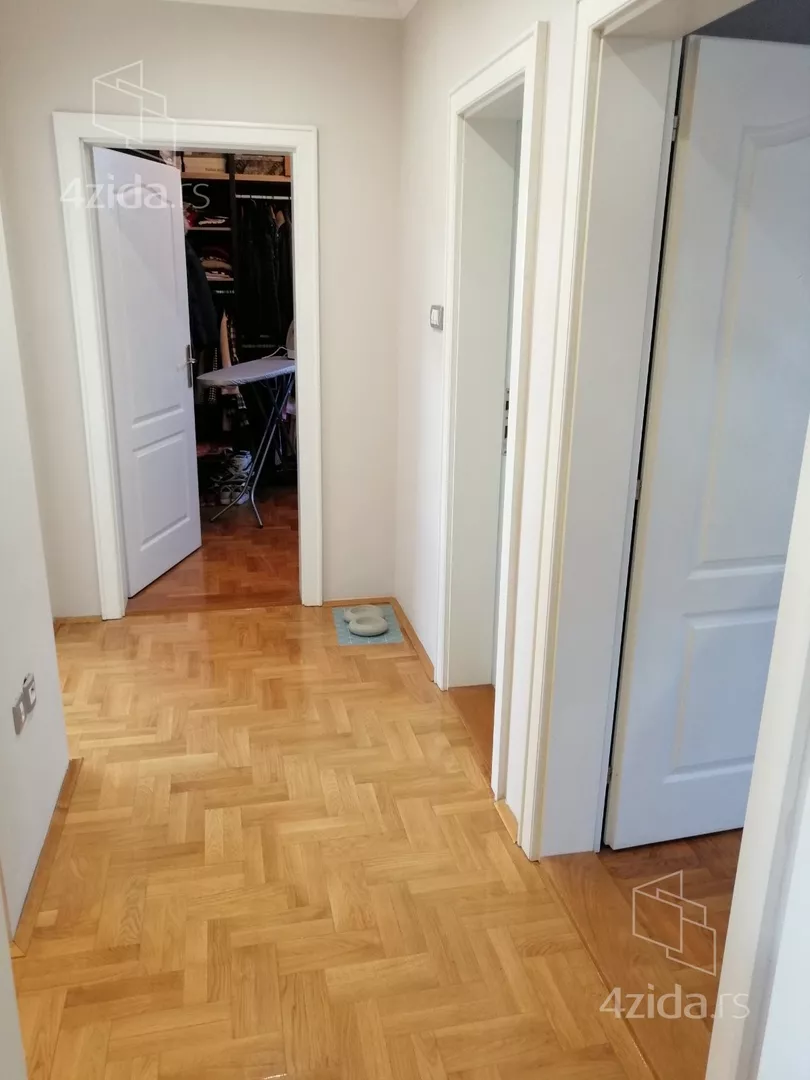 Četvoroiposoban stan | 4zida